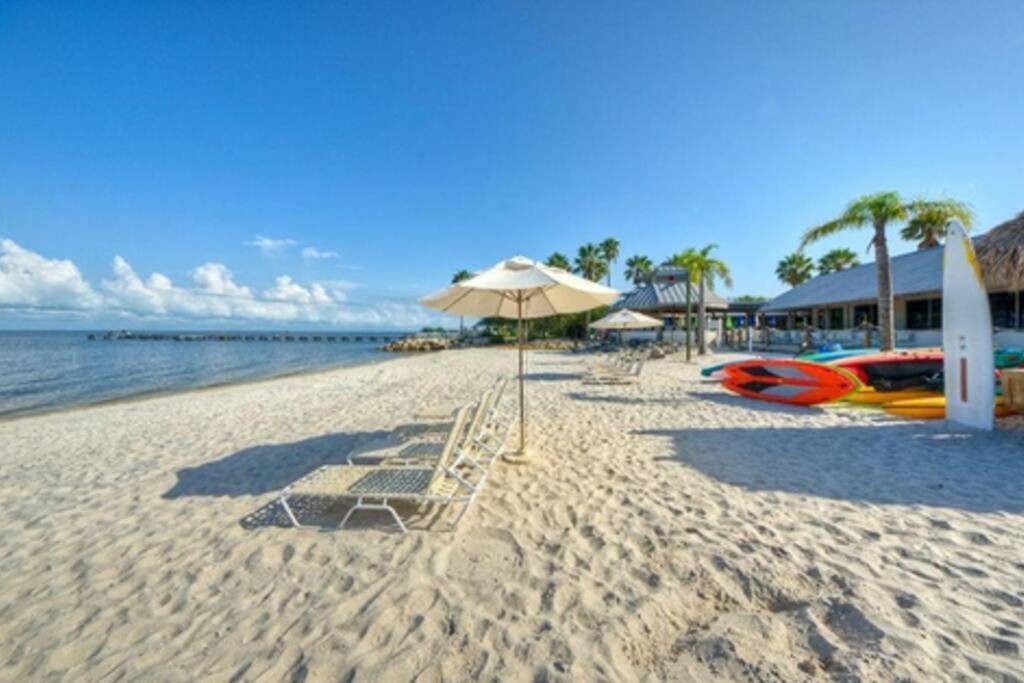 Beautiful One Bedroom Resort-Style Studio With Pool And Beach Access Ruskin Buitenkant foto