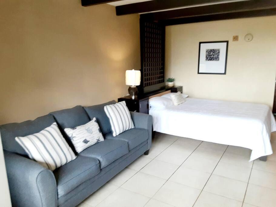 Beautiful One Bedroom Resort-Style Studio With Pool And Beach Access Ruskin Buitenkant foto